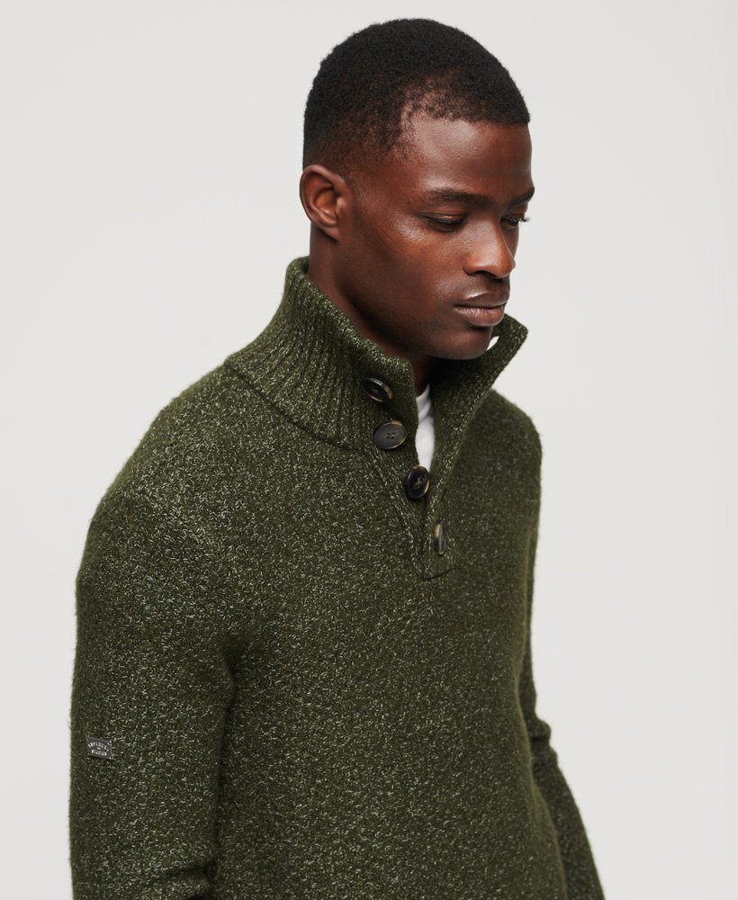 sweter z grubej dzianiny z guzikami przy kołnierzu w kolorze khaki