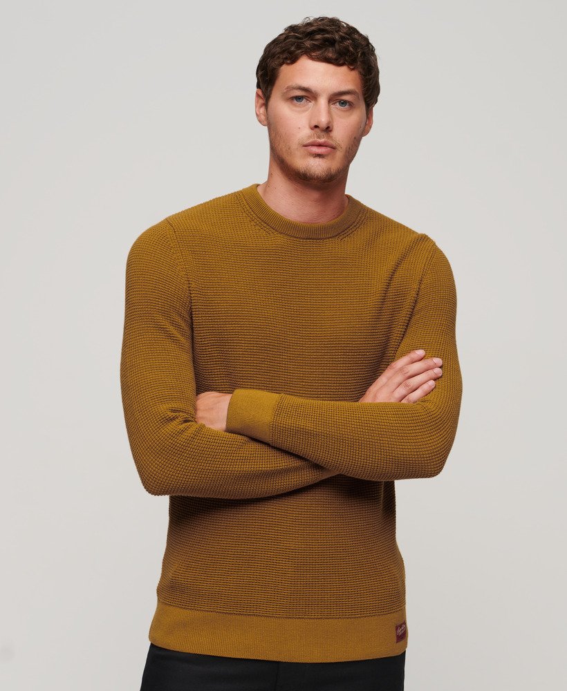 teksturowany sweter z dzianiny w kolorze spranego brązu w odcieniu kurkumy