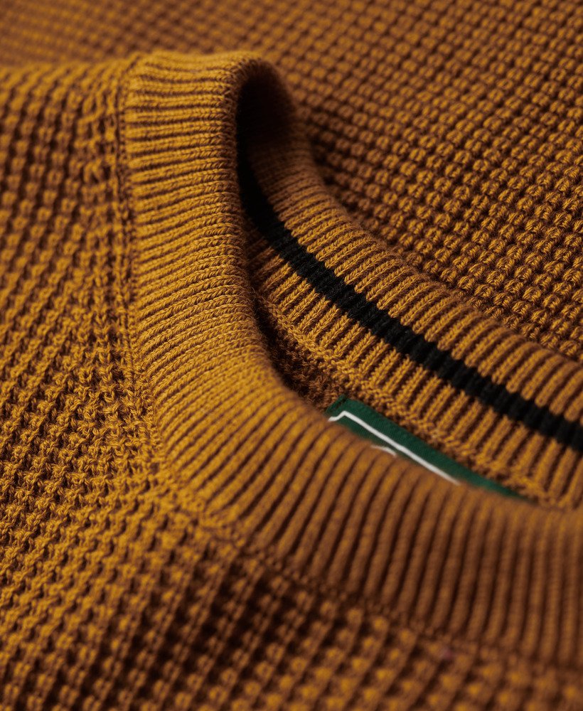 teksturowany sweter z dzianiny w kolorze spranego brązu w odcieniu kurkumy