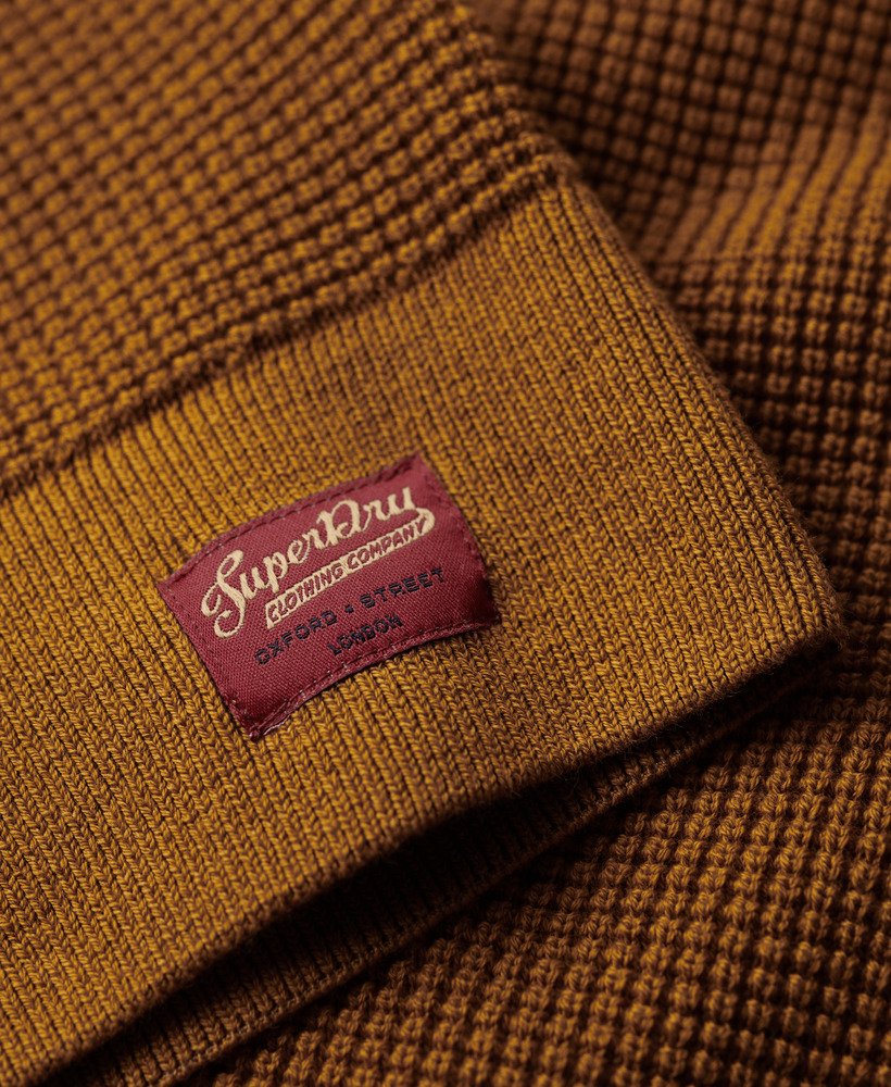 teksturowany sweter z dzianiny w kolorze spranego brązu w odcieniu kurkumy