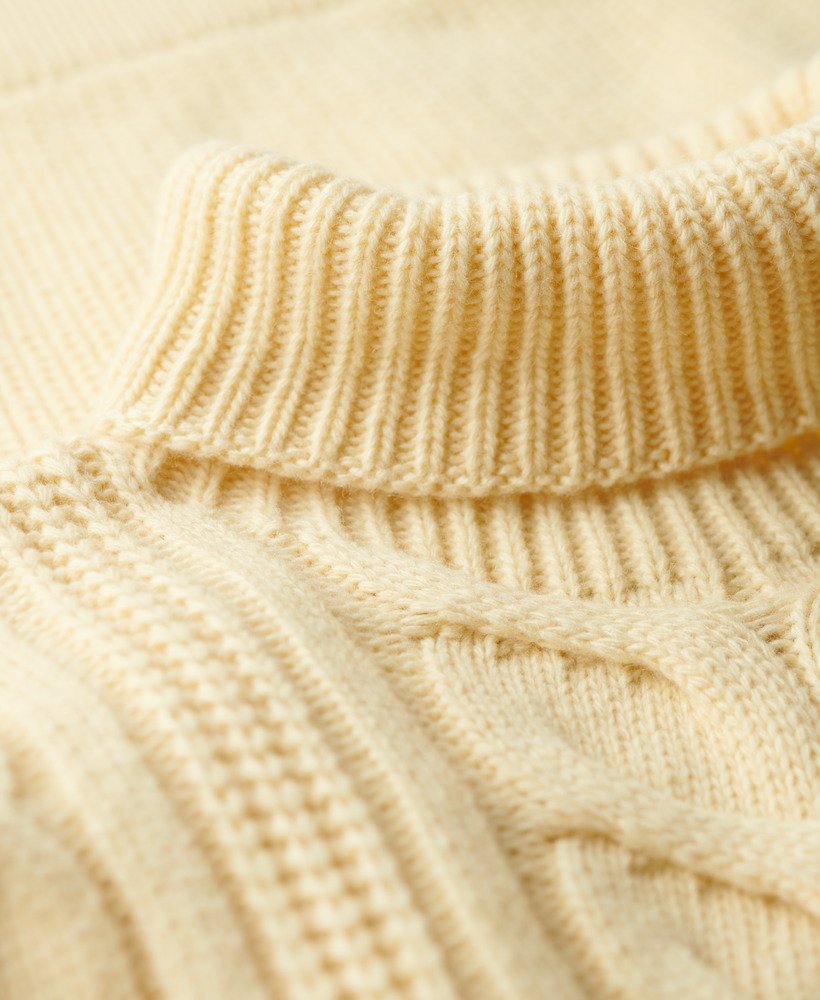 the merchant store – sweter z golfem cable roll neck w kolorze off white