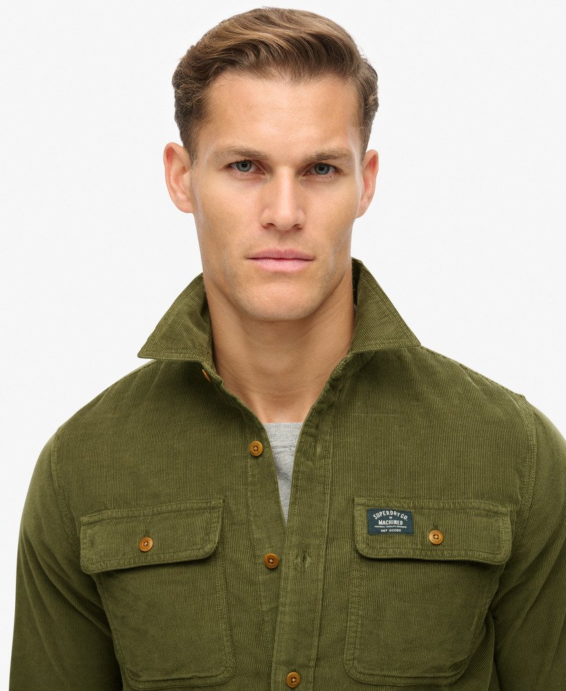 koszula trailsman loosed fit corduroy w kolorze ciemnej zieleni mchu