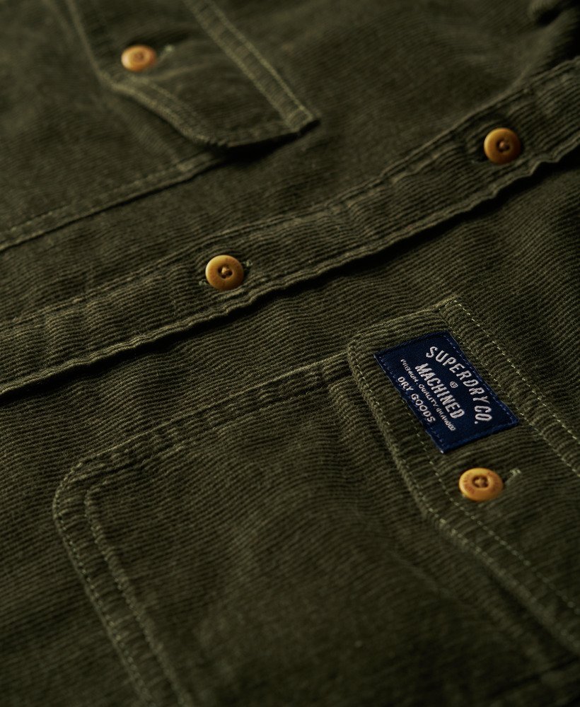 koszula trailsman loosed fit corduroy w kolorze ciemnej zieleni mchu