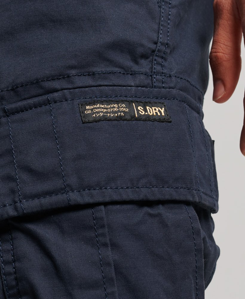 szorty cargo z bawełny organicznej w kolorze eclipse navy