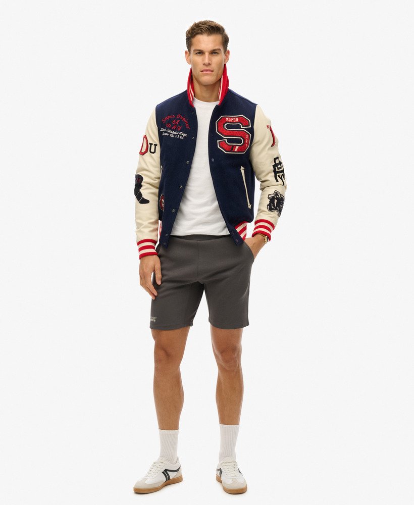 spodenki sport tech logo tapered w kolorze ciemnoszarym