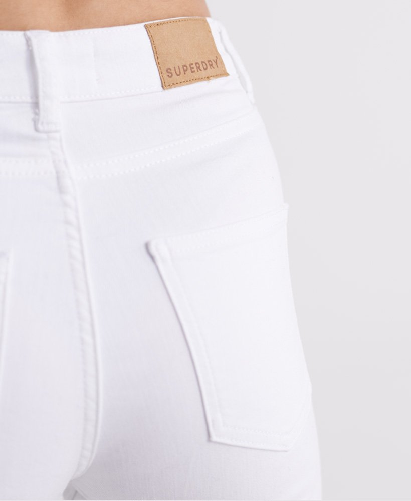 szorty kari long line w kolorze jeansu optic white
