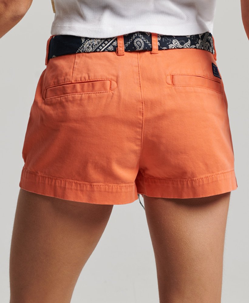 szorty chino w kolorze fluro coral