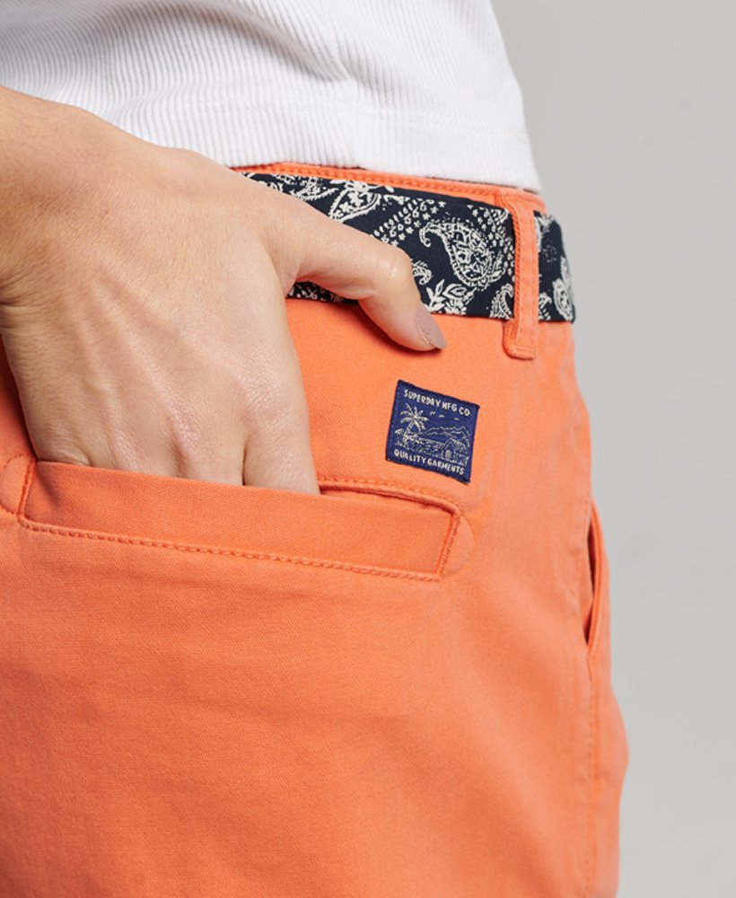 szorty chino w kolorze fluro coral