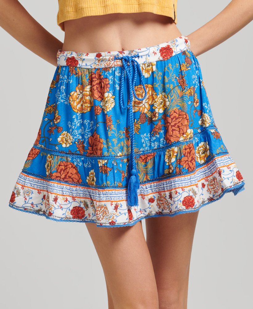 spódnica mini w stylu vintage z ozdobnymi niebieskimi kwiatami