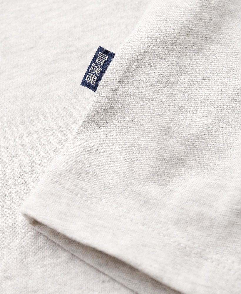 koszulka z organicznej bawełny essential z dekoltem w serek i logo w kolorze glacier grey marl