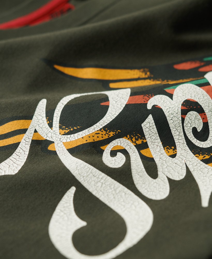 koszulka z nadrukiem tattoo script z przodu w kolorze ciemnoszarym i zielonym