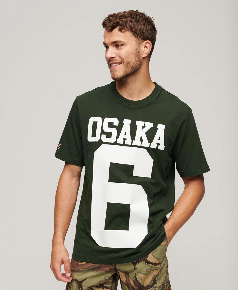 luźna koszulka z logo osaka w kolorze ciemnozielonym academy