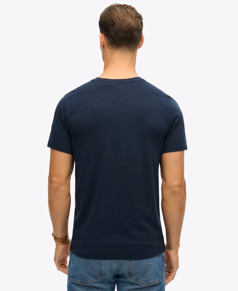 Klasyczny, niezbędny T-shirt