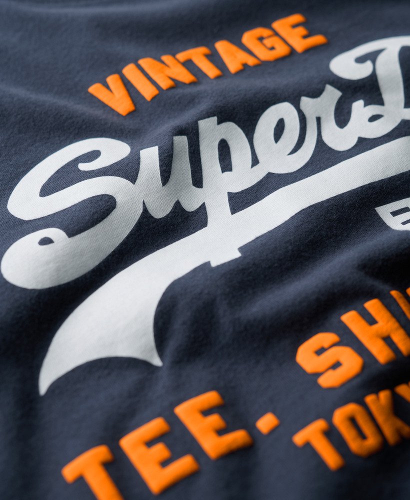 klasyczny t-shirt z logo vintage w kolorze granatowym atlantyckim