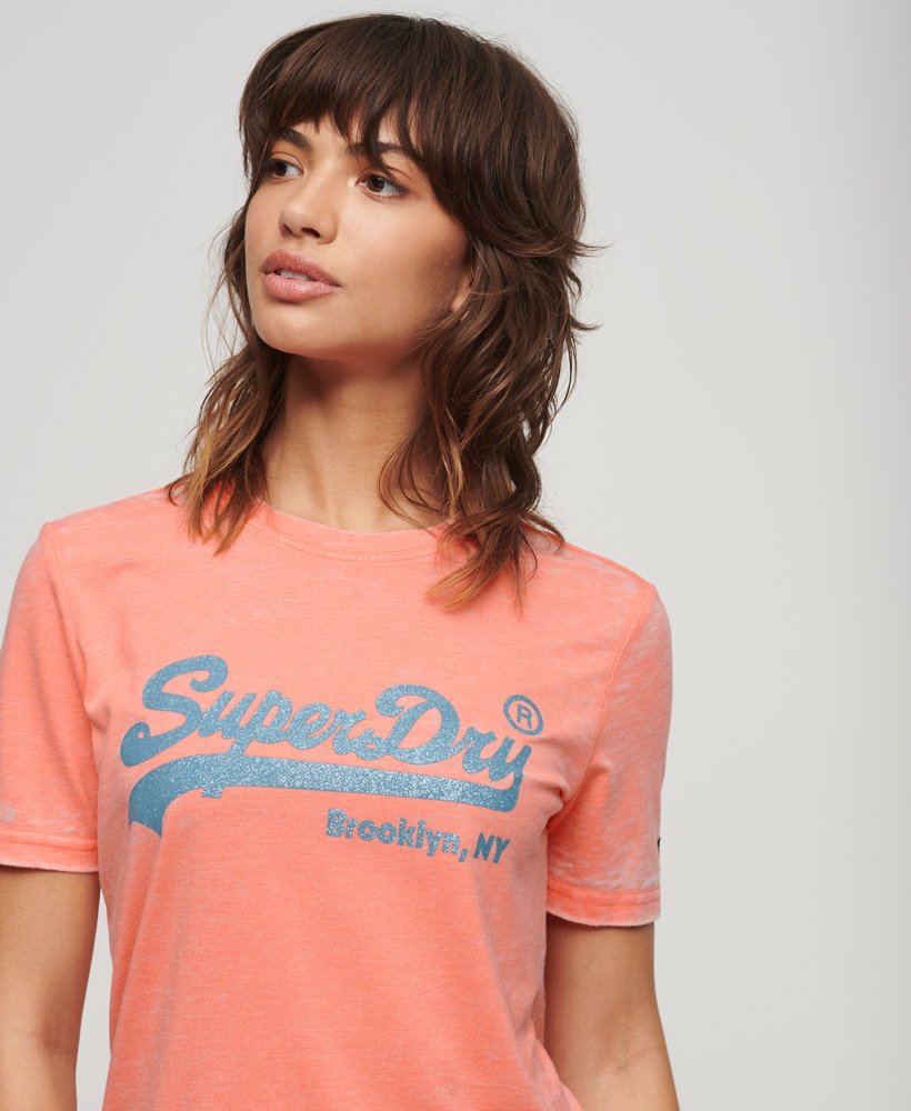 ozdobna koszulka z logo vintage w kolorze fusion coral