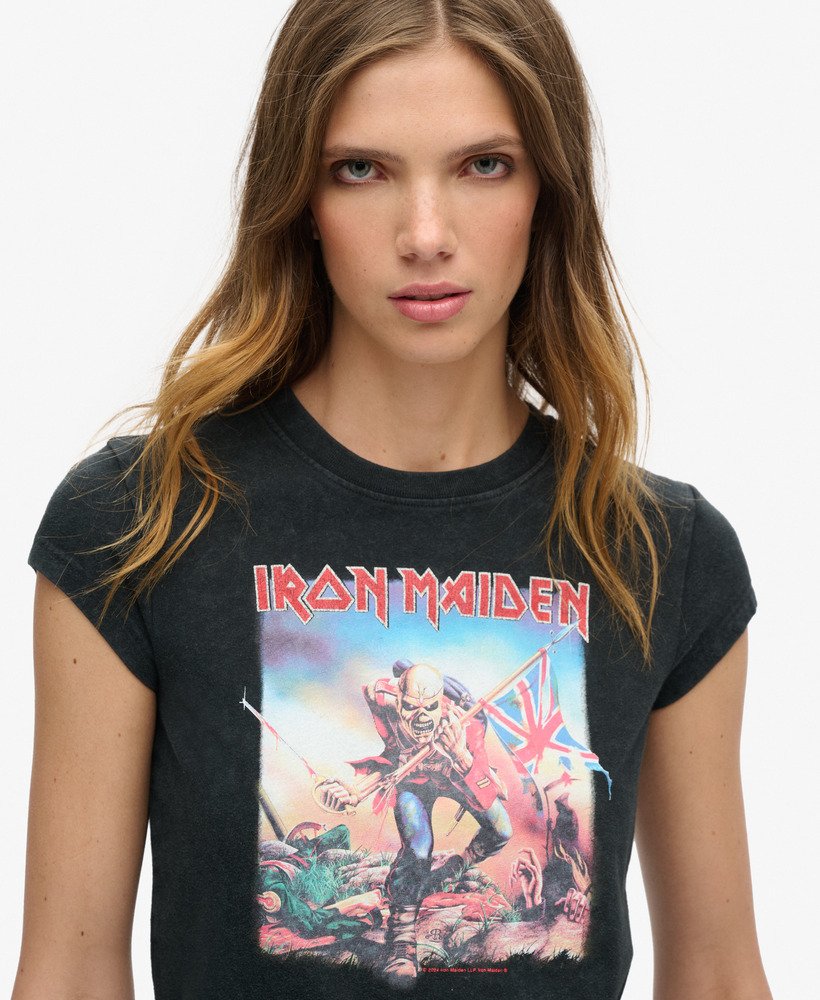 koszulka iron maiden x superdry z krótkim rękawem i zespołem w kolorze czarnym z grubym tyłem