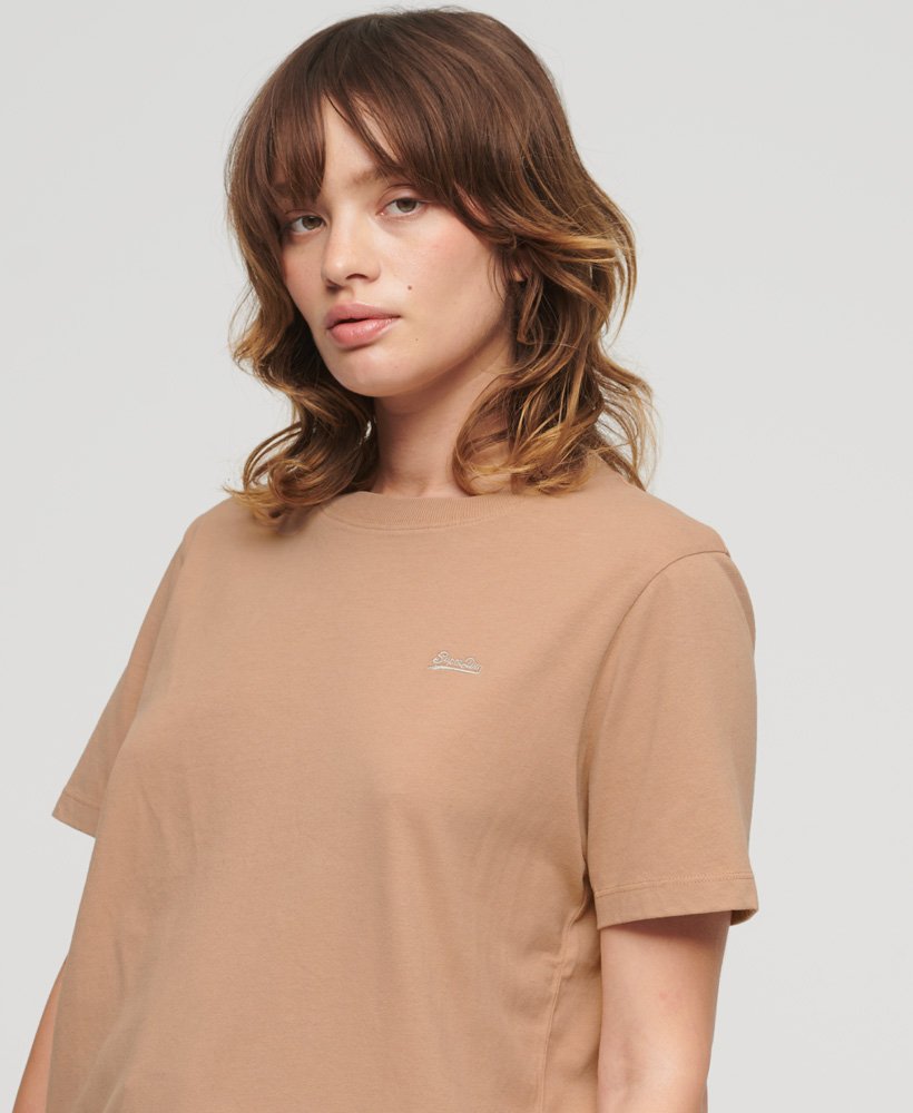 koszulka z bawełny organicznej z haftowanym logo w stylu vintage w kolorze pyramid sands brown