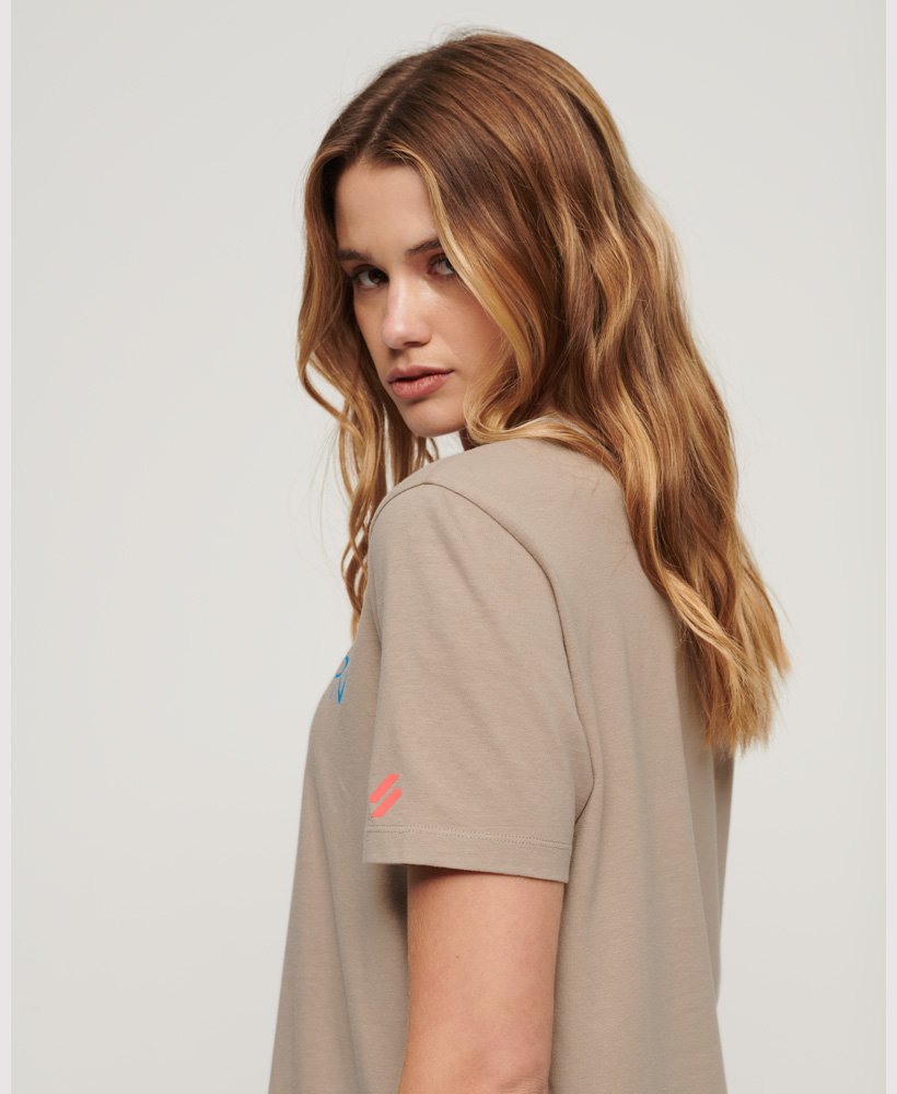 koszulka z logo sportswear relaxed w kolorze ciepŁej szaroŚci