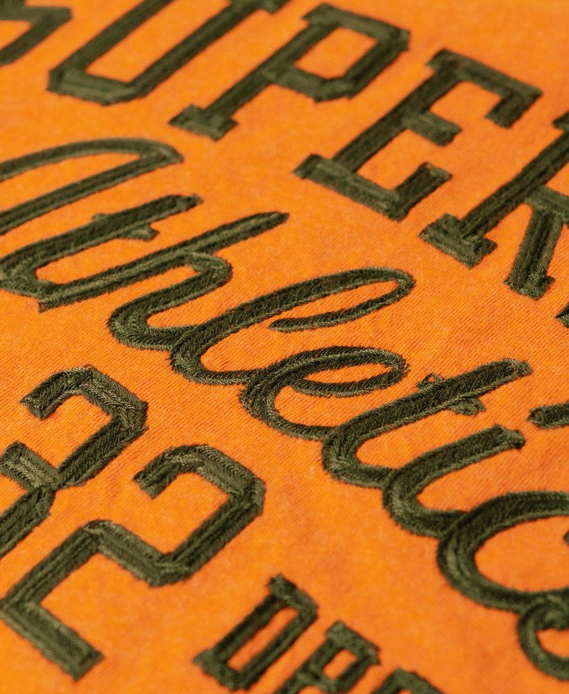 koszulka z grafiką athletic script w kolorze złotym marlowym z wyprzedaży