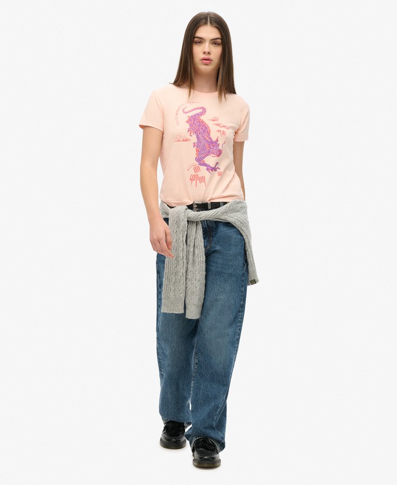 koszulka komodo x superdry kailash dragon w kolorze słodkiej brzoskwini i jasnego różu