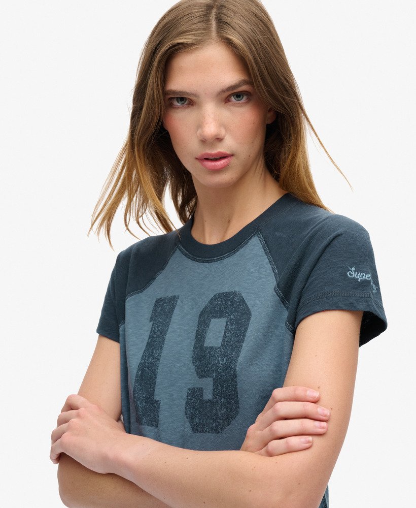 koszulka athletic essentials raglan fitted w kolorze richest navywedgewood blue