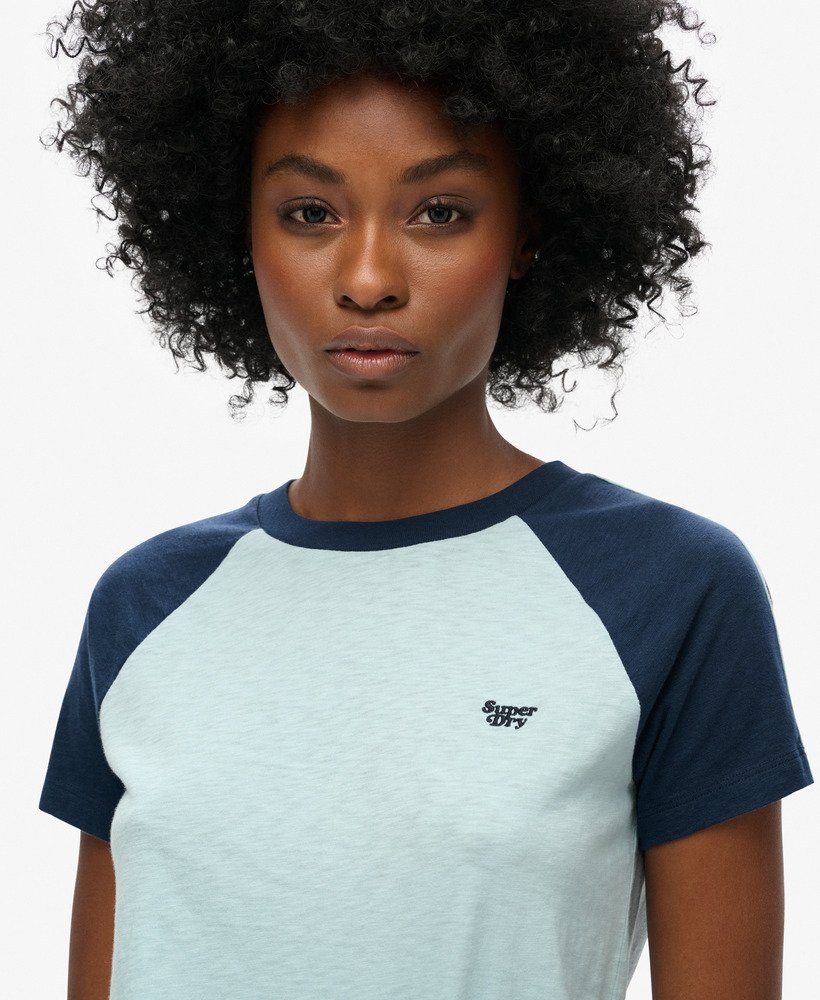 koszulka retro essential logo w kolorze zimowego błękitunajbogatszej granatowej