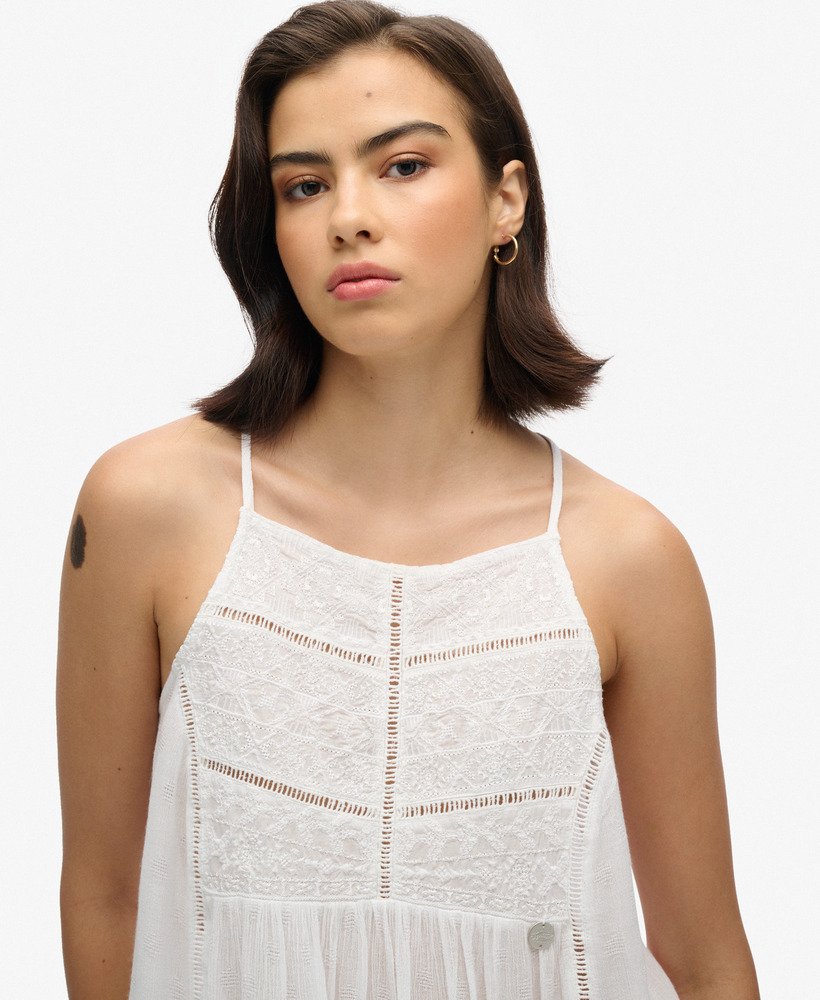 top z koronką w stylu vintage i dekoltem w serek w kolorze off white