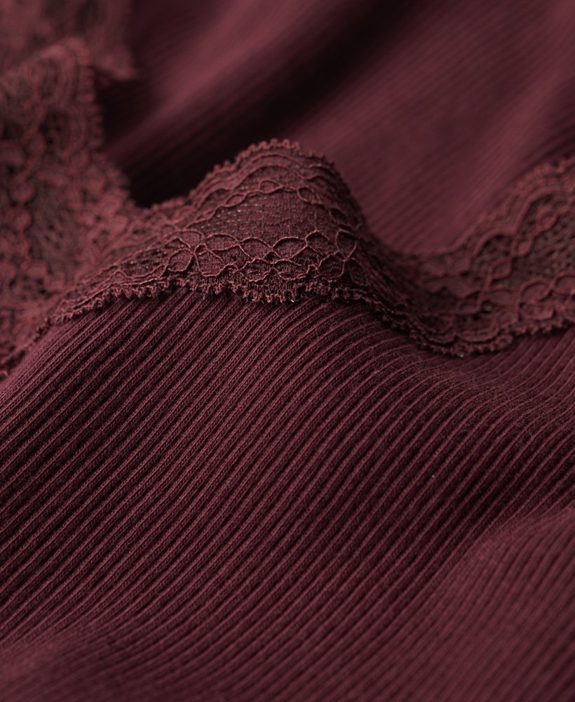 bluzka z organicznej bawełny essential rib lace cami w kolorze port red