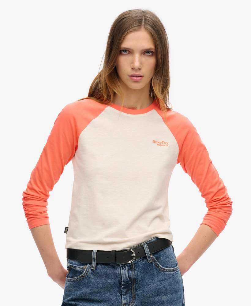bluzka baseballowa essential logo z długim rękawem w kolorze fusion corallight oat marl