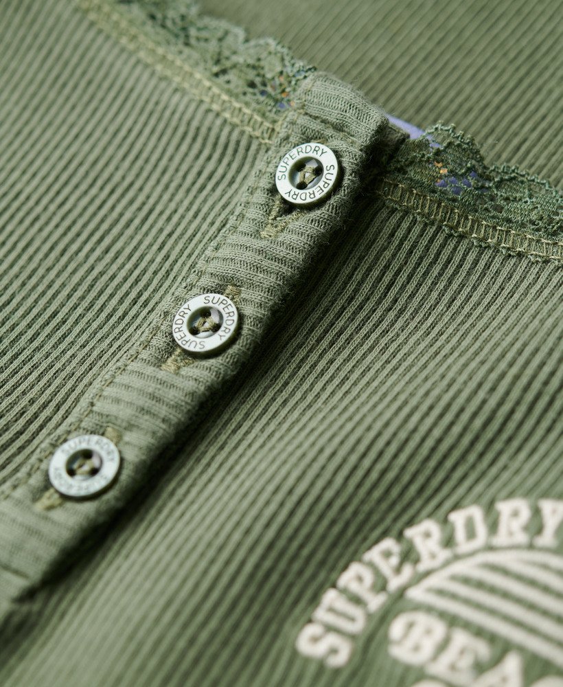 bluzka athletic essentials z guzikami na ramiączkach w kolorze laurel khaki