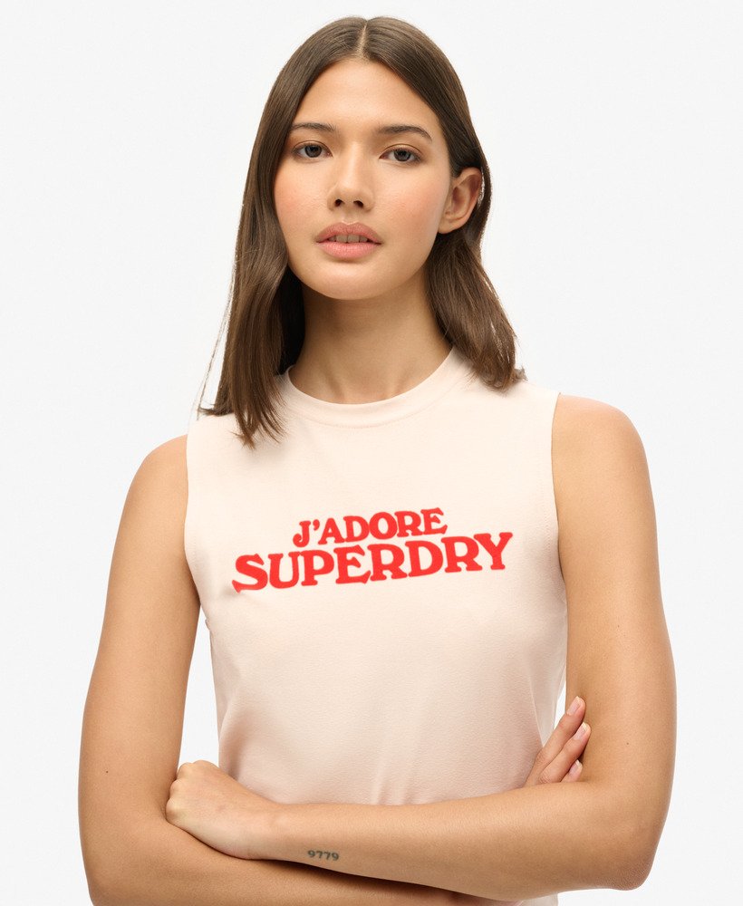 sportowy dopasowany top z grafiką luxe w kolorze mauve morn pink