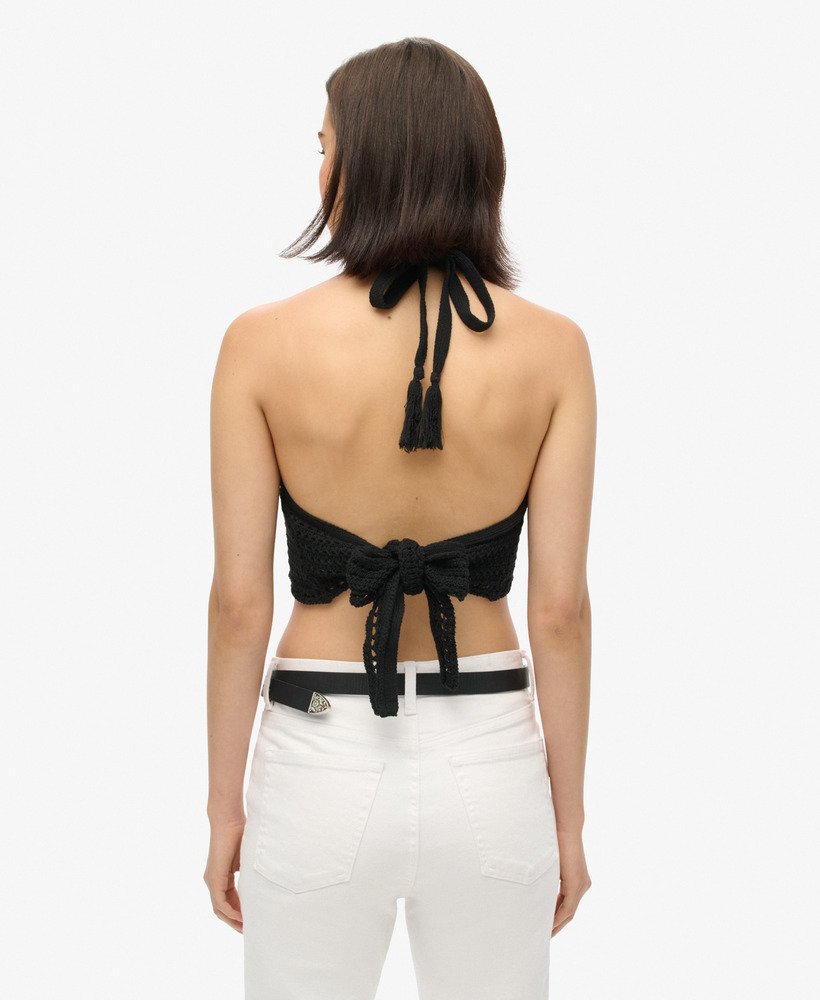 krótki top szydełkowy typu halter w kolorze czarnym