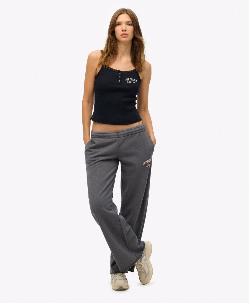 Koszulka Athletic Essentials z haftowanymi guzikami