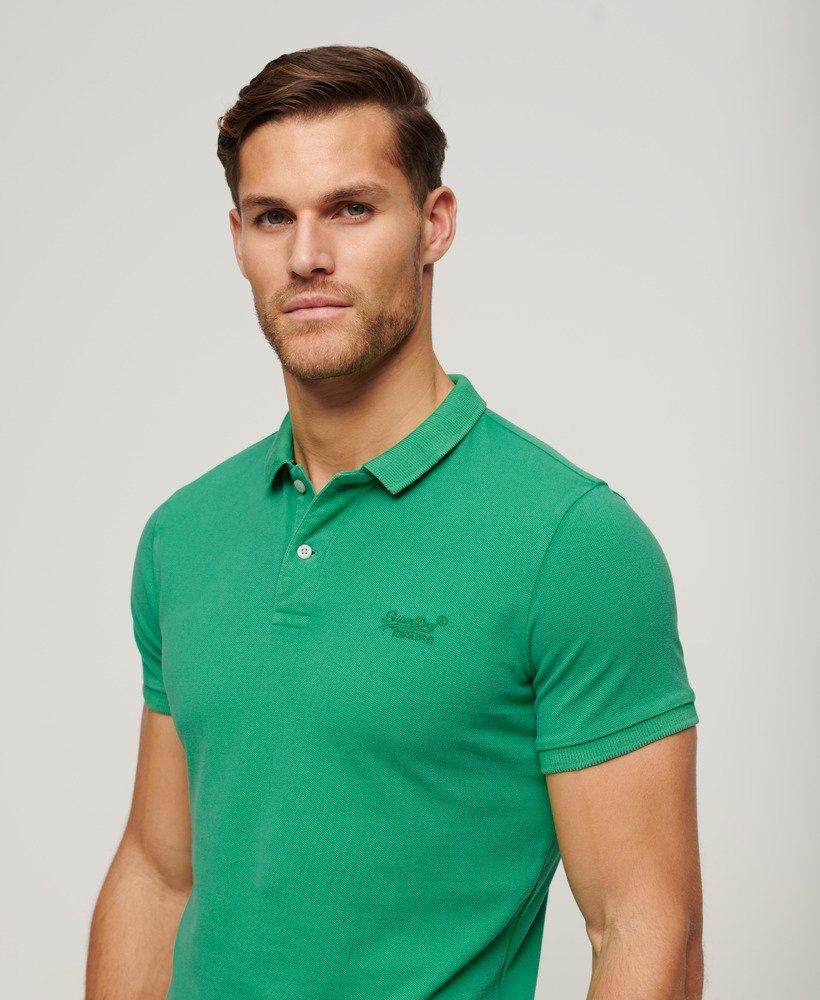 zniszczona koszulka polo w kolorze retro green