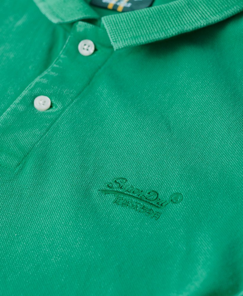 zniszczona koszulka polo w kolorze retro green