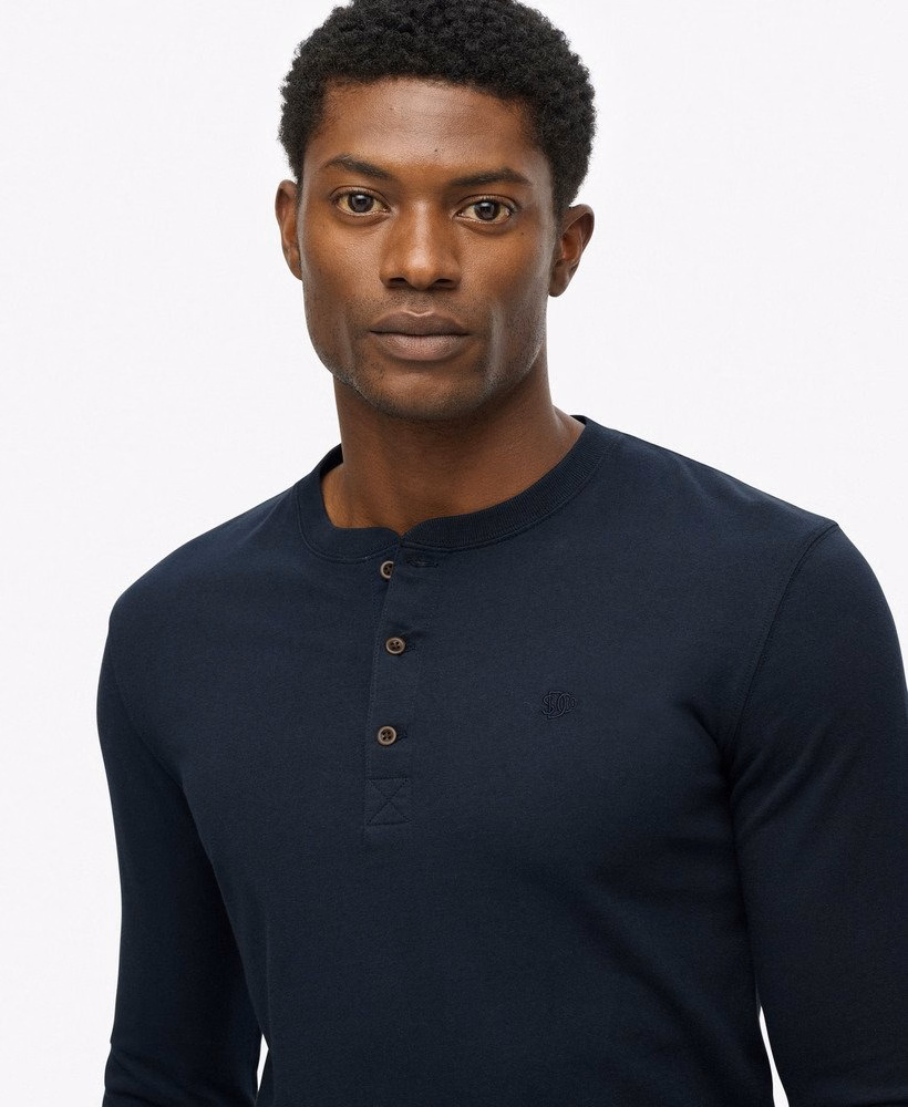 Klasyczny, niezbędny top Henley