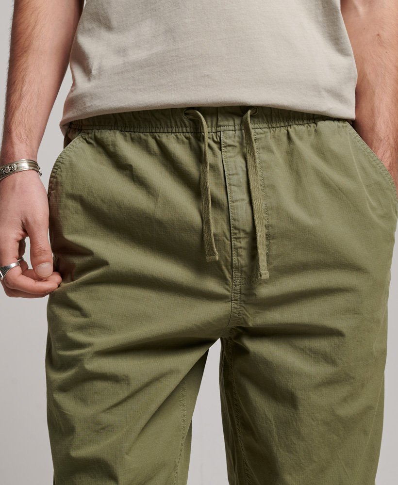 spodnie dresowe woven joggers w kolorze oliwkowym khaki