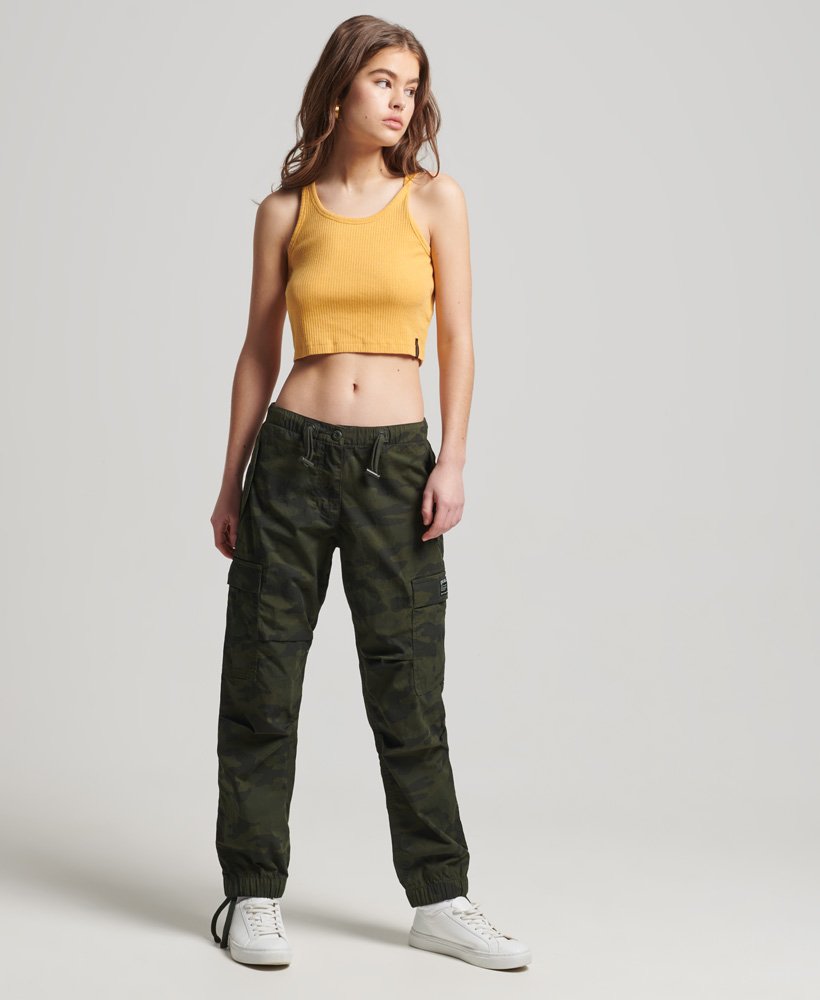 spodnie spadochronowe z bawełny organicznej w kolorze overdyed camo