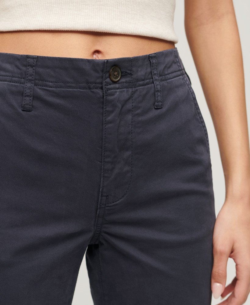 spodnie chino ze średnim stanem w kolorze eclipse navy