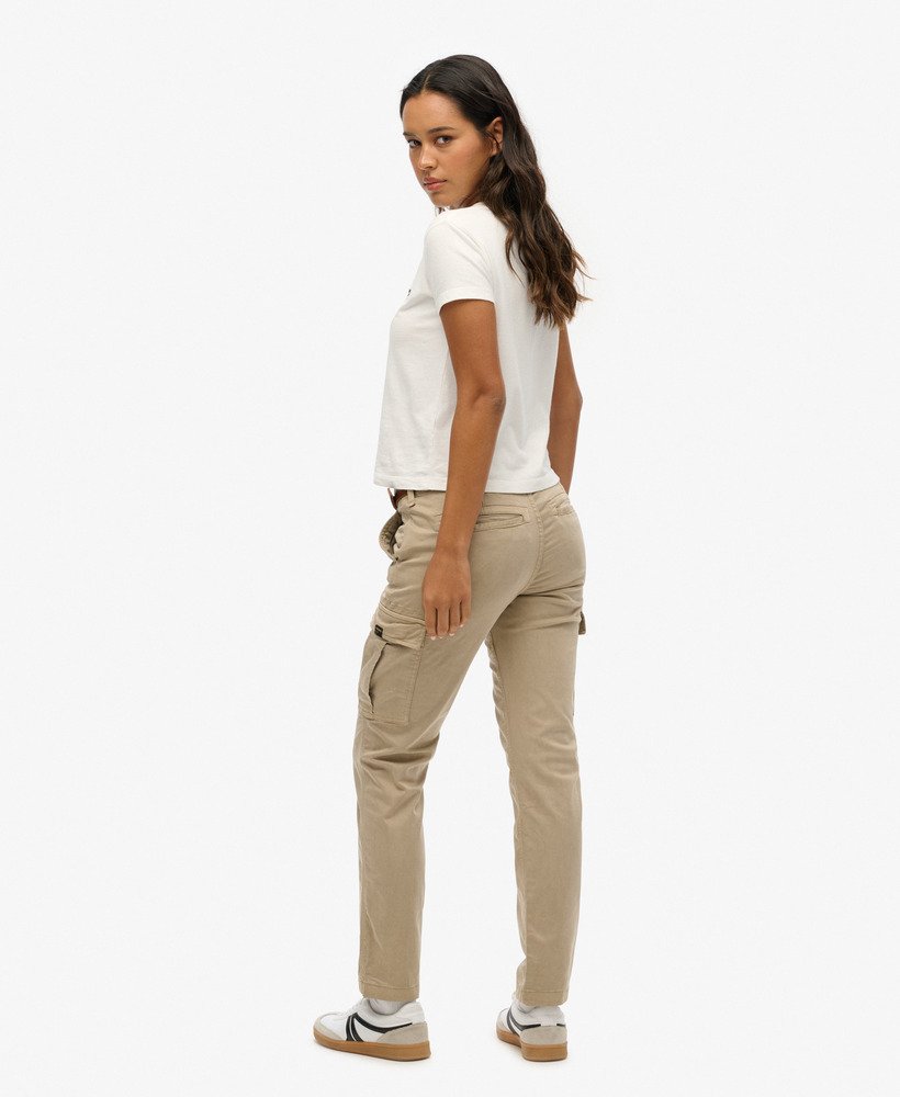 spodnie cargo o średnim stanie i dopasowanym kroju w kolorze stonewash taupe brown