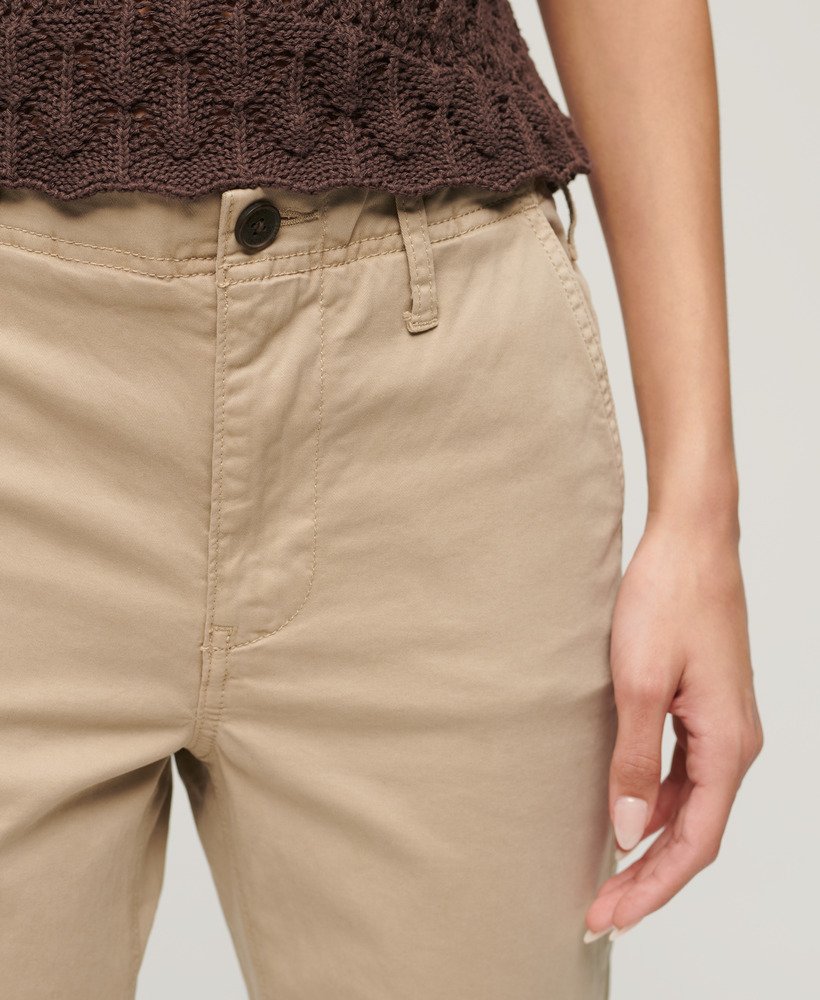 spodnie chino ze średnim stanem w kolorze stonewash taupe brown